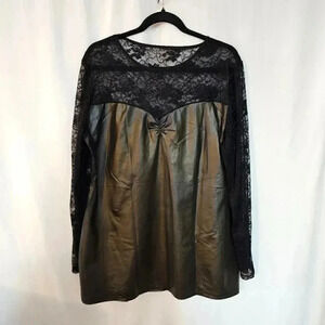 Lace top with sweetheart detail